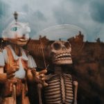 Drevo ako hlavný hrdina príbehov sochy-z-dreva-vyrezane-pinocchio-smrtka