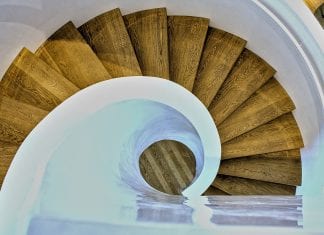 Dizajnové drevené schodisko je pýchou každého domu schody-drevo-drevene-schodisko