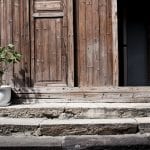 Seriál NATIERAME: Čím natierať rozmerovo stabilné a nestabilné drevo? ochrana-dreva-nater-fasada-dreveny-obklad-chalupa-chata-kvet-dvere