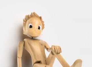Drevený Woody je späť. Spolu s Belinkou je pripravený rozdávať radosť z tvorby