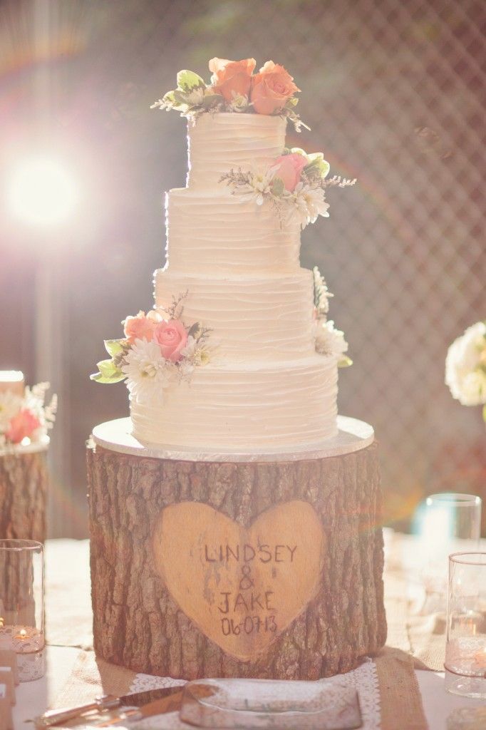 svadobna-torta-dreveny-pnik-svadba-kvety-kolac
