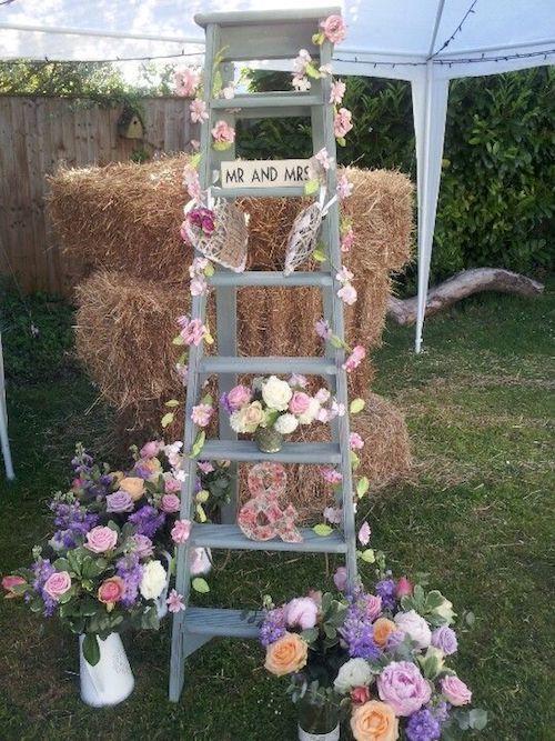 rebrik-drevo-slama-kvety-svadba-dekoracie-stan-zahrada