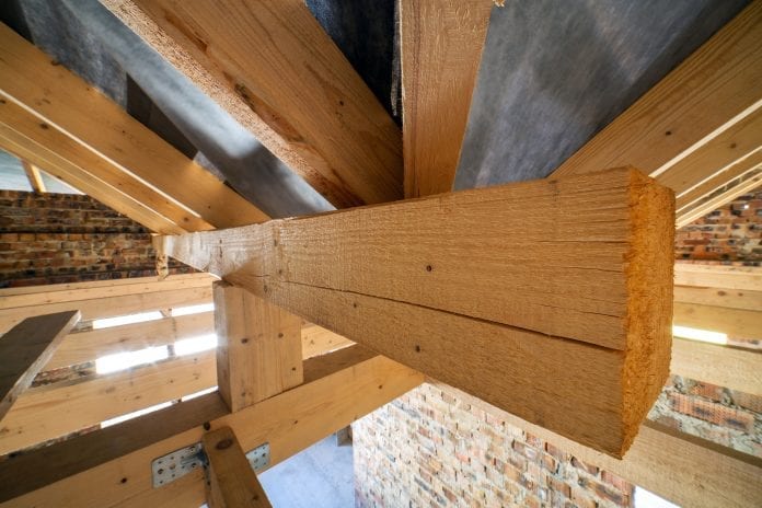 Čím-natierať-problémové-drevené-plochy-drevené-zvislé-steny-a-drevené-stropy