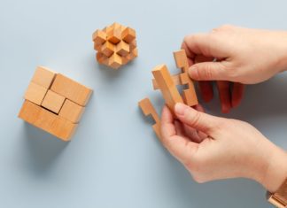 Zabavte sa s dreveným hlavolamom